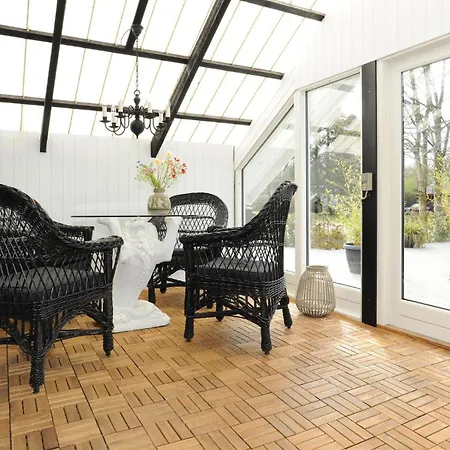 3 Bedroom Amazing In Semesterbostad